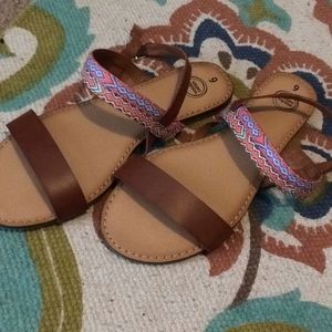10/$13 Sandals (Wonder Nation - size 6)
